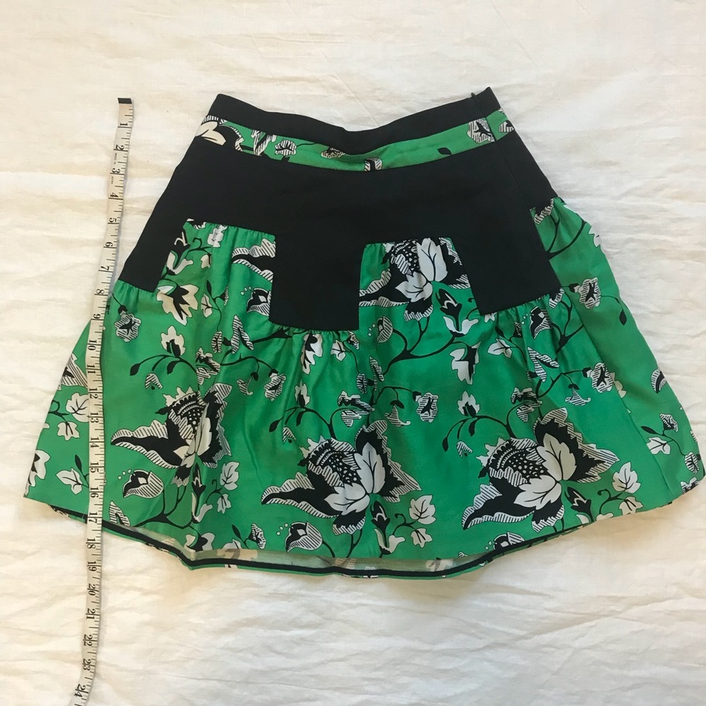 Adorable DVF green short skirt!